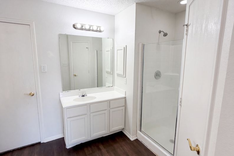 Photo 11 of 24 of 441 Longshore Dr, Little Elm, TX