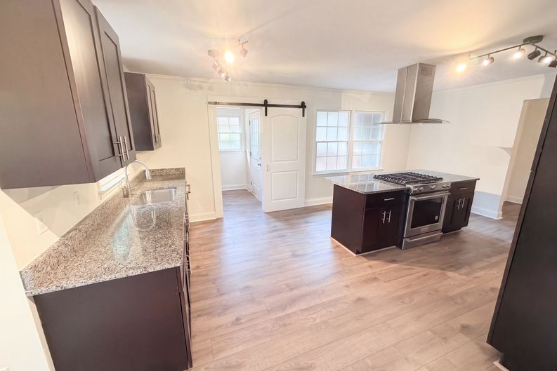 Photo 6 of 22 of 2674 Skylane Dr, Marietta, GA