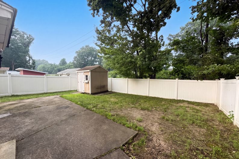 Photo 21 of 23 of 35 Dapp Ct, Elmwood Park, NJ