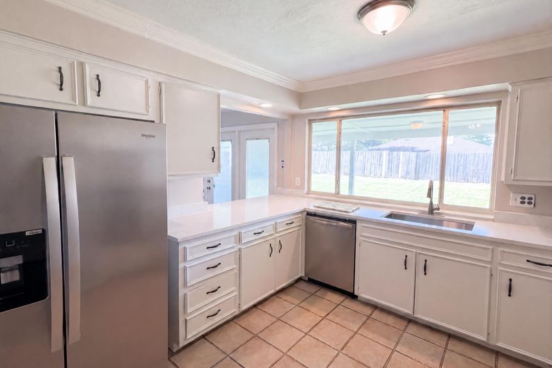 Photo 6 of 22 of 1618 Woodcrest Ln, Carrollton, TX