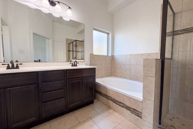 Photo 17 of 24 of 5923 Carnaby Ln, Rosenberg, TX
