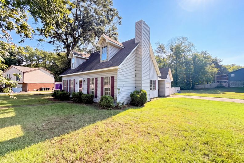 Photo 16 of 19 of 4334 Morningside Dr, Helena, AL