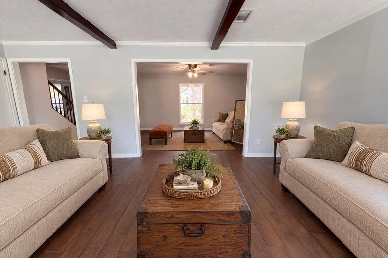 Photo 7 of 25 of 16121 Lakeview Dr, Jersey Village, TX