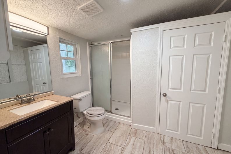 Photo 13 of 21 of 1502 Daroca Dr, Deltona, FL