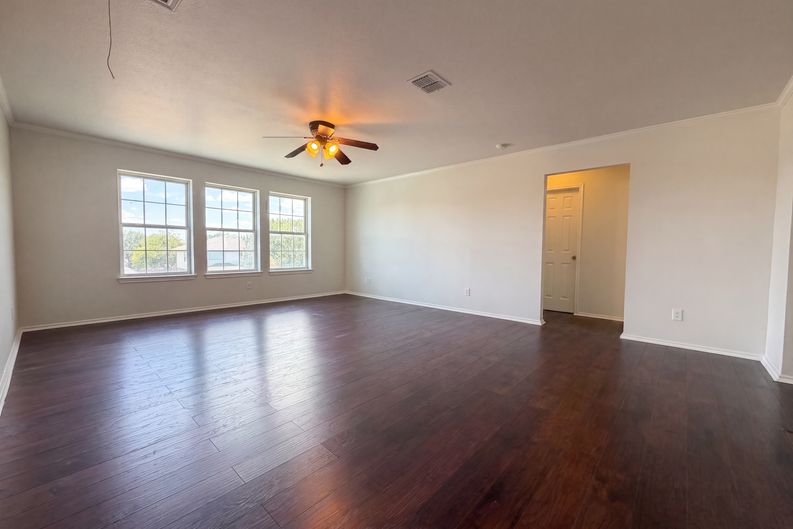 Photo 8 of 24 of 129 Carmel Dr, Cibolo, TX