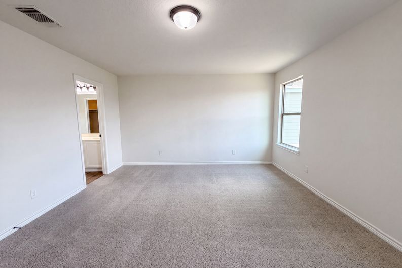Photo 11 of 21 of 2100 Brandywine Dr, New Braunfels, TX