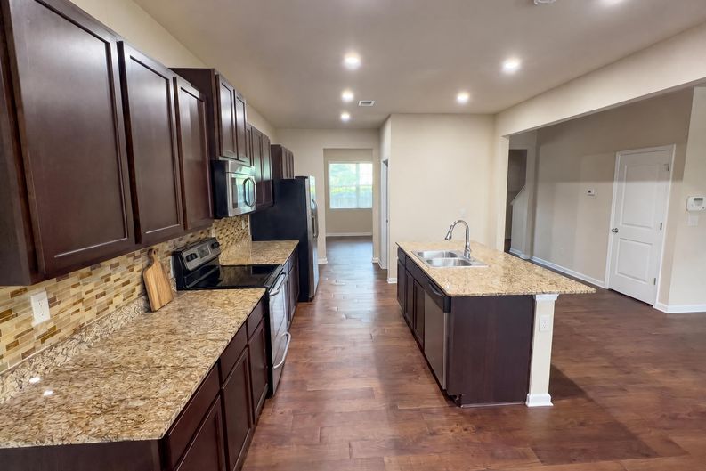 Photo 7 of 39 of 8496 Glenview St, Douglasville, GA