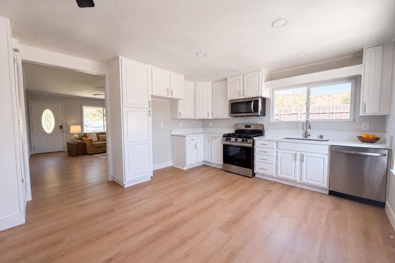Photo 13 of 25 of 14602 Rosecourt Dr, Canyon Country, CA