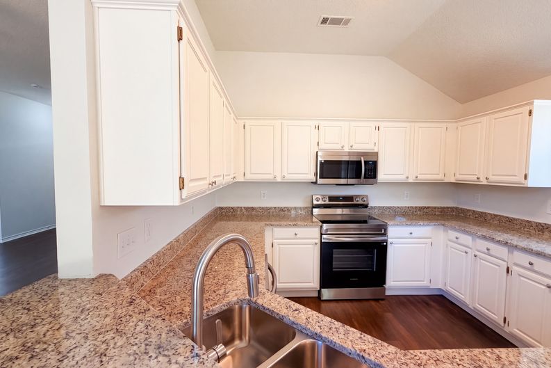 Photo 12 of 25 of 7109 Cottonwood Cir, Sachse, TX
