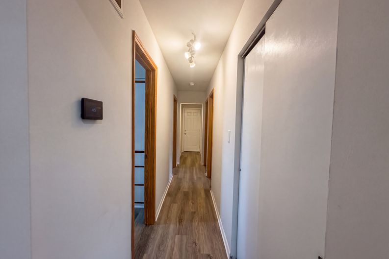 Photo 6 of 26 of 2221 Myrtle Ave, Columbus, OH