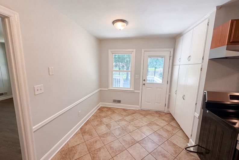 Photo 6 of 23 of 927 Greenlawn Dr, Columbia, SC