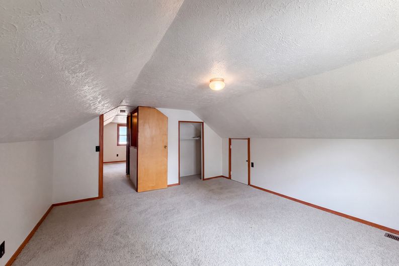 Photo 11 of 20 of 6971 Warder Dr, Cincinnati, OH