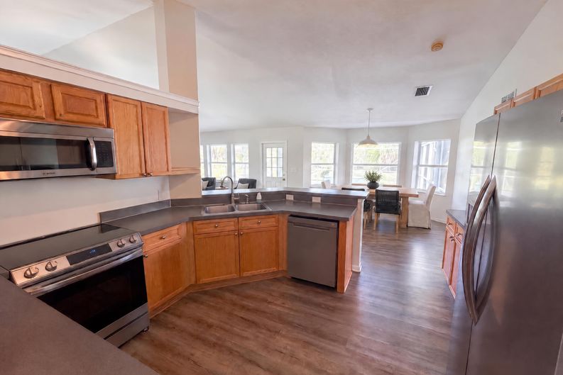 Photo 11 of 30 of 1910 Basinger Ave SW, Palm Bay, FL