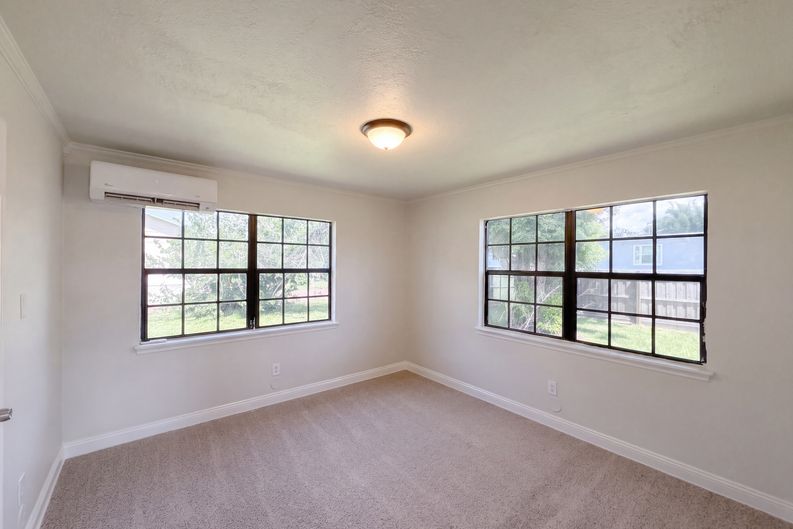 Photo 4 of 19 of 3225 Cleveland Heights Blvd, Lakeland, FL