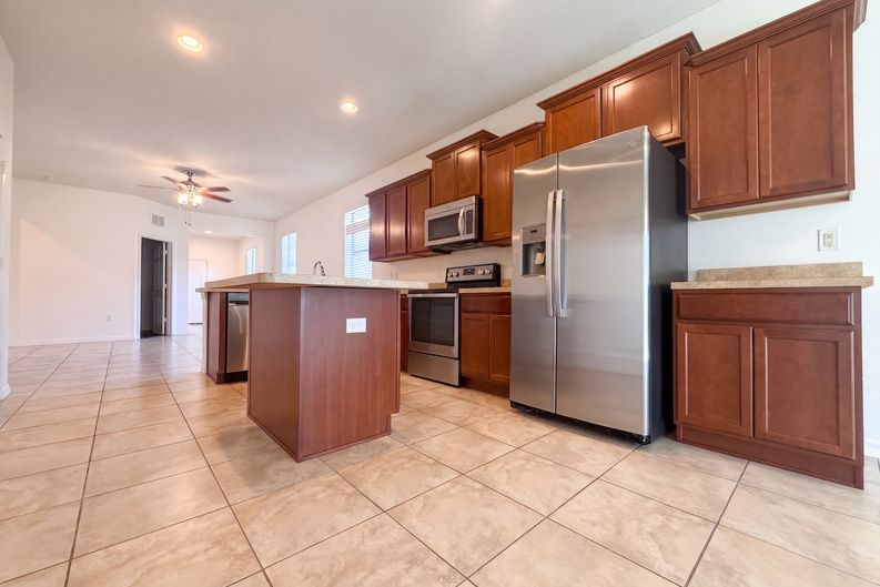Photo 7 of 19 of 6308 Magnolia Park Blvd, Riverview, FL