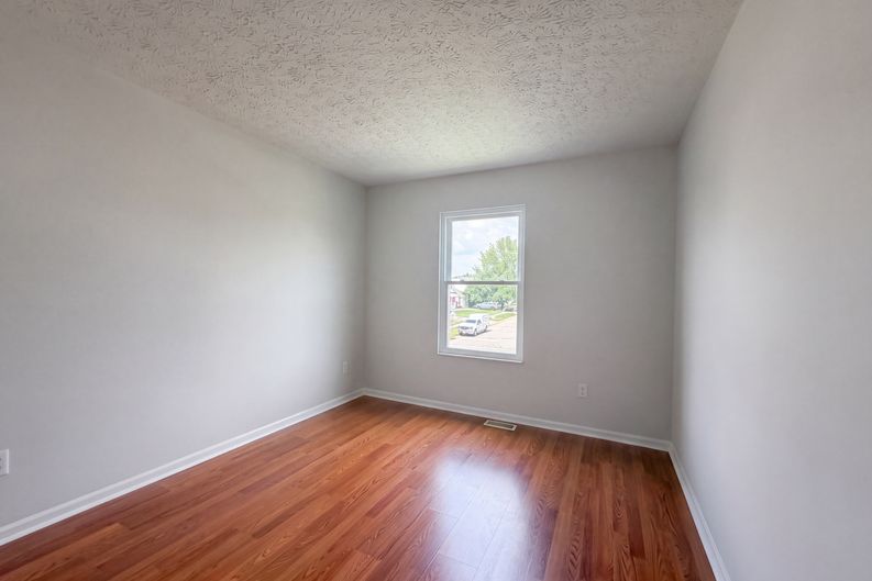 Photo 16 of 32 of 1618 Saddlebrook Dr, Heath, OH