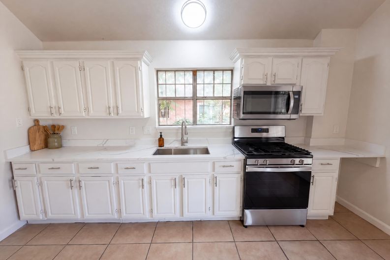 Photo 6 of 17 of 1322 E Waco Ave, Dallas, TX