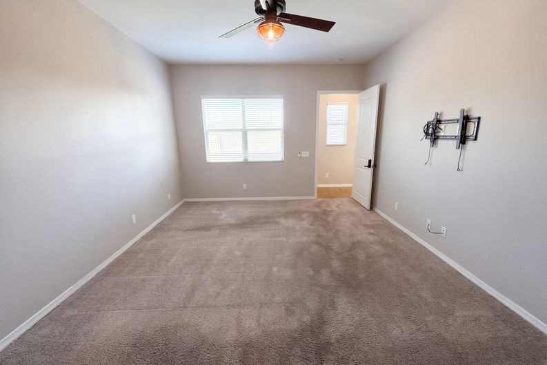 Photo 4 of 55 of 4511 N 93rd Dr, Phoenix, AZ