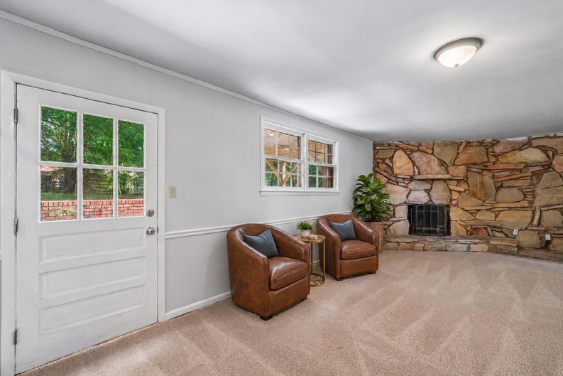 Photo 17 of 28 of 4036 Elizabeth St, Hickory, NC