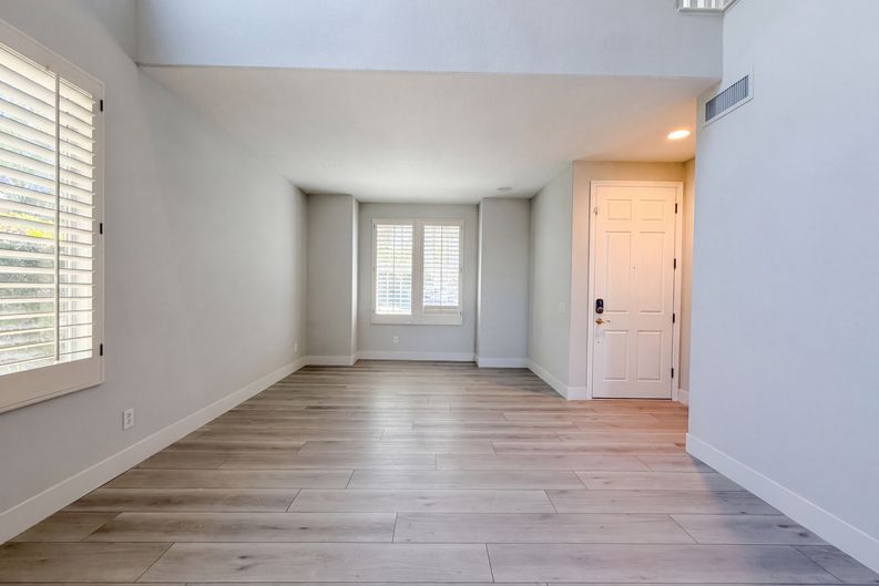 Photo 7 of 25 of 27920 Periwinkle Ln, Valencia, CA