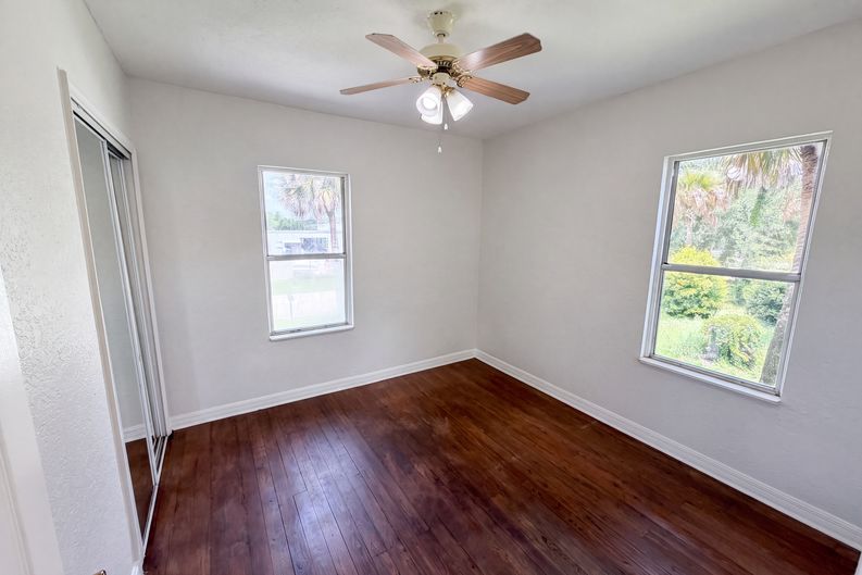 Photo 10 of 37 of 111 S Oleander Ave, Sanford, FL