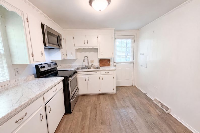 Photo 3 of 23 of 1502 Pine St, West Columbia, SC