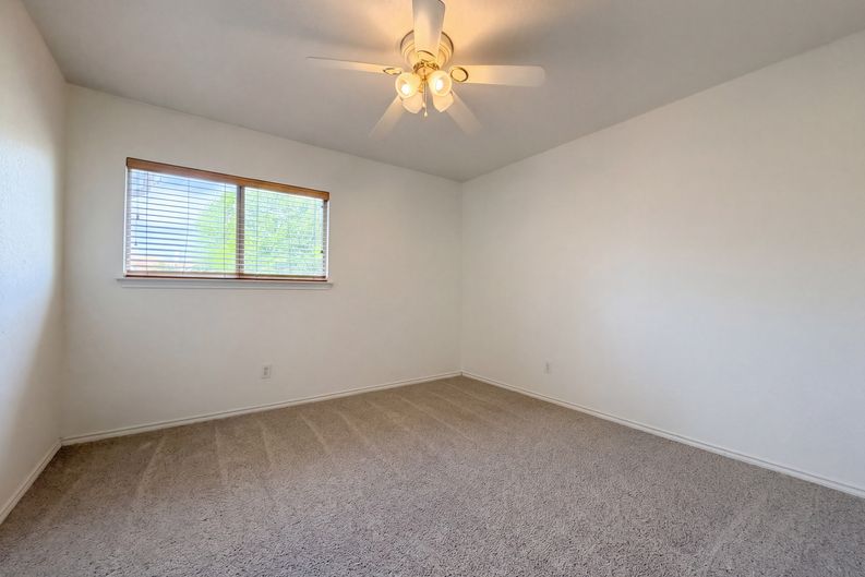Photo 12 of 19 of 121 Springtree Fld, Cibolo, TX