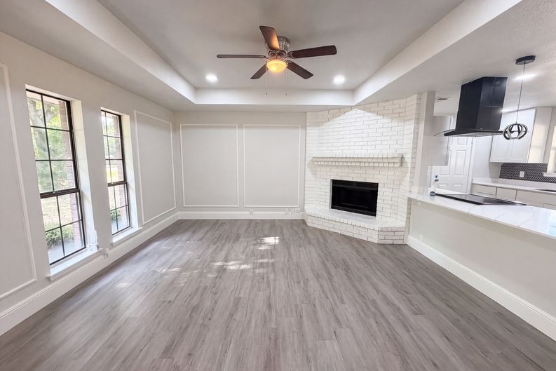Photo 3 of 18 of 127 Jason Dr, Red Oak, TX