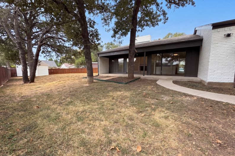 Photo 31 of 32 of 742 Hummingbird Cir, Lewisville, TX