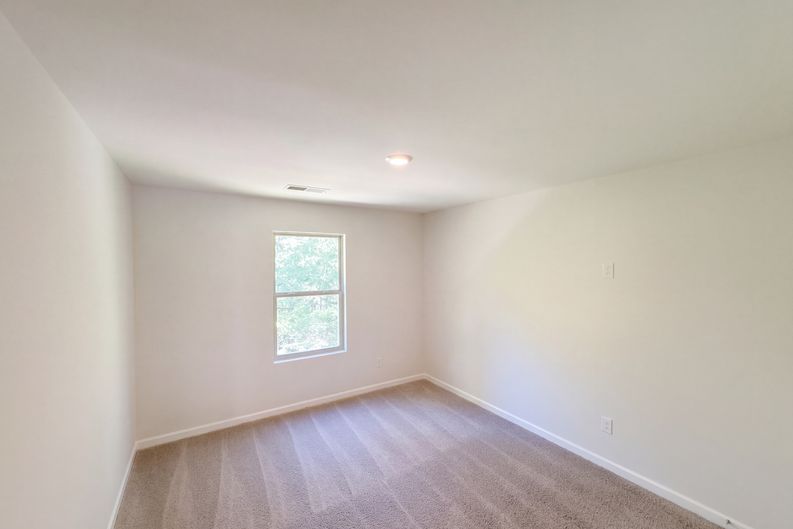 Photo 15 of 21 of 672 Mill Creek Trl, Jonesboro, GA