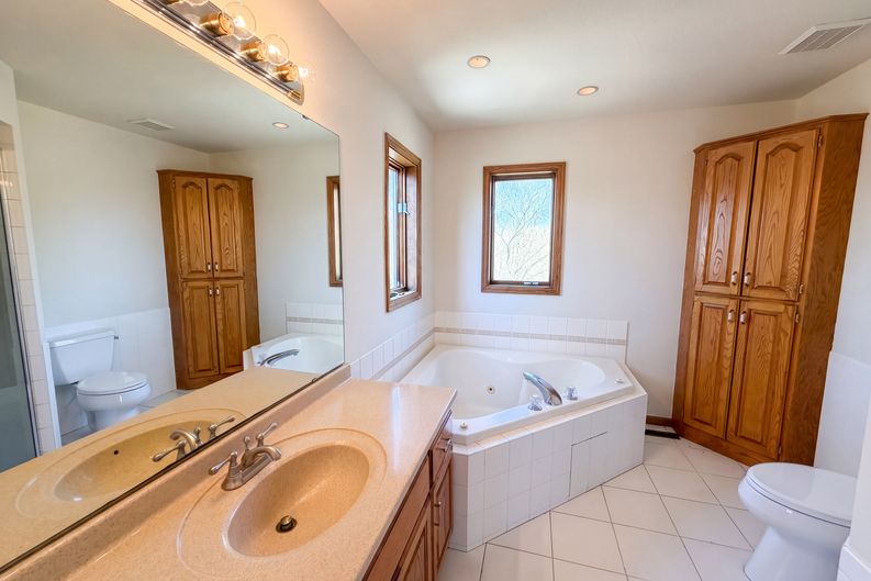 Photo 6 of 38 of 8433 Upland Ln N, Maple Grove, MN