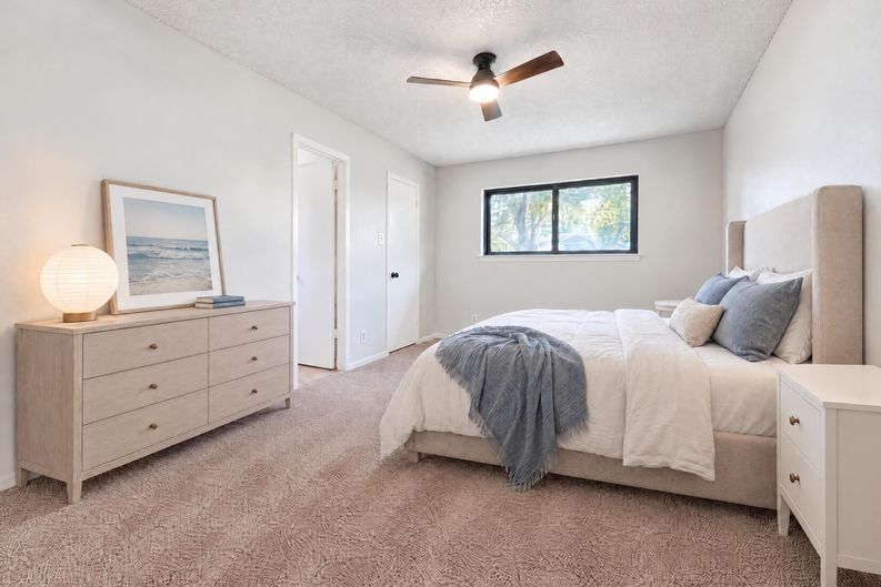 Photo 4 of 17 of 414 Jeanette Dr, Converse, TX