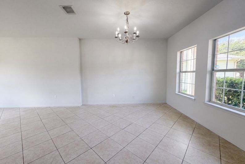 Photo 6 of 21 of 3911 Teal Vista Ct, Fresno, TX