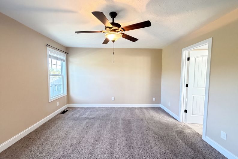 Photo 13 of 28 of 3208 Timberdale Dr, Clarksville, TN