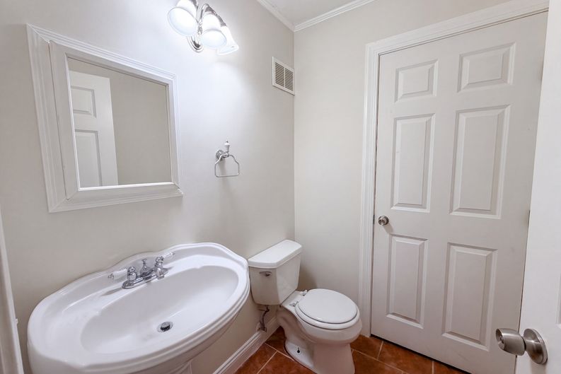 Photo 12 of 23 of 868 Wescott Sq, Eagan, MN
