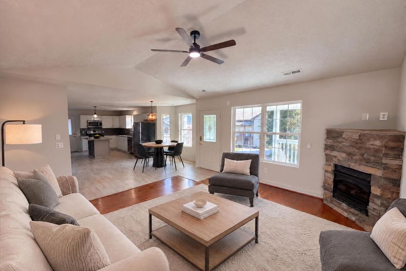 Photo 3 of 28 of 2039 Slippery Rock Cir, Sevierville, TN