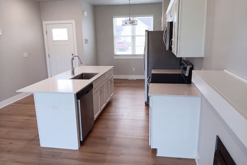 Photo 7 of 24 of 15215 Deerview Dr, Urbandale, IA