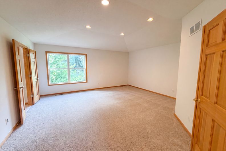 Photo 15 of 36 of 1012 Delano Ct, Stillwater, MN