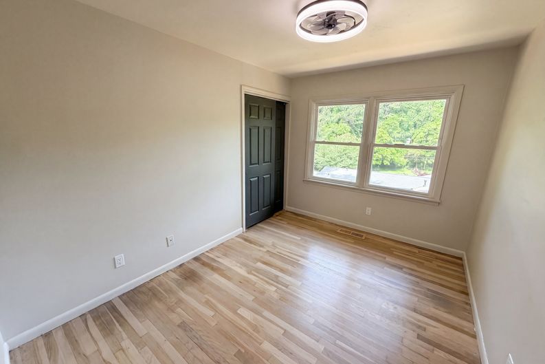 Photo 16 of 30 of 3807 Greenhill Dr, Atlanta, GA