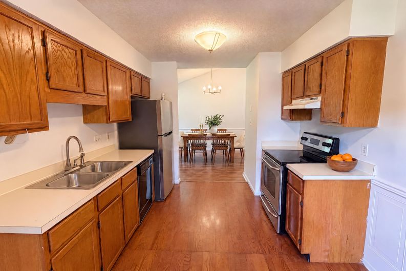 Photo 6 of 17 of 6223 Sunbridge Ct, Charlotte, NC