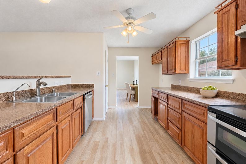 Photo 6 of 21 of 1423 New Haven Dr, Mansfield, TX