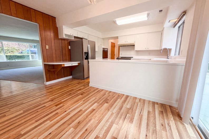 Photo 3 of 18 of 10235 NE Thompson St, Portland, OR