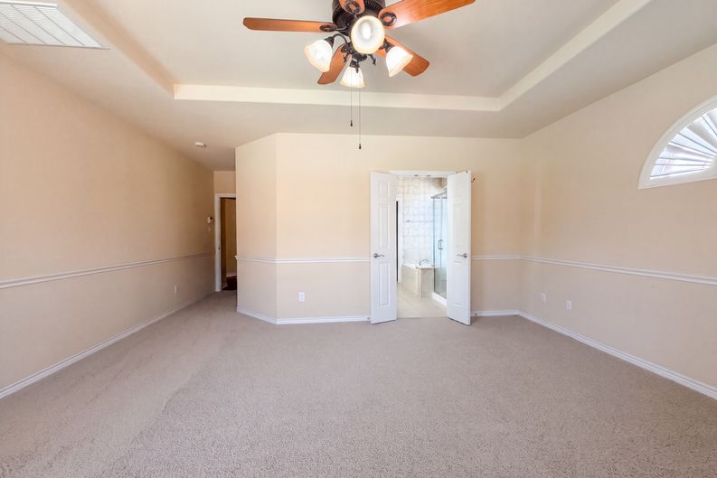 Photo 12 of 29 of 409 Lone Oak Ct, Kennedale, TX