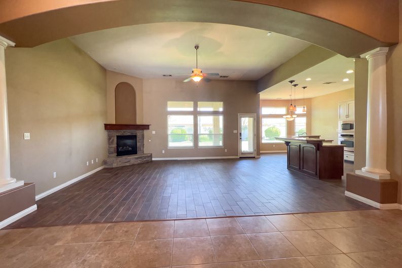Photo 11 of 35 of 11904 Kenseth St, Bakersfield, CA