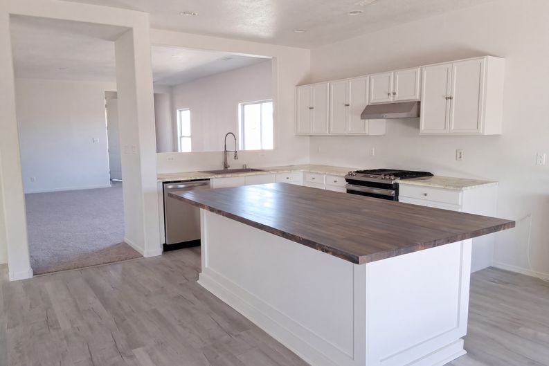 Photo 5 of 28 of 2900 Duerson Trl SW, Albuquerque, NM