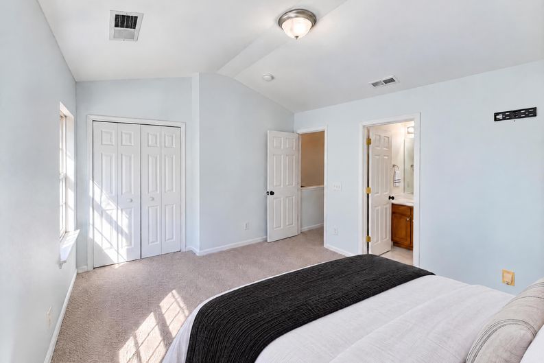 Photo 14 of 21 of 4212 Glenlea Commons Dr, Charlotte, NC
