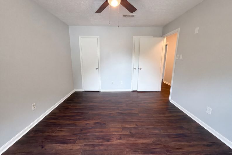 Photo 17 of 25 of 16121 Lakeview Dr, Jersey Village, TX