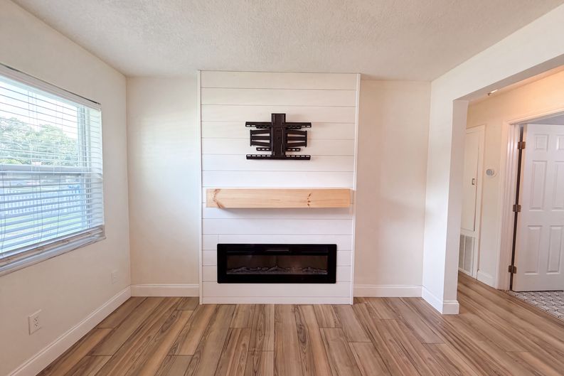 Photo 6 of 19 of 2242 E Dana Dr, Deltona, FL
