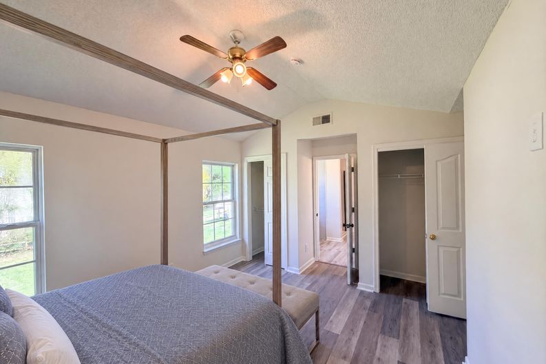 Photo 13 of 18 of 6032 Briggs Dr, Charlotte, NC