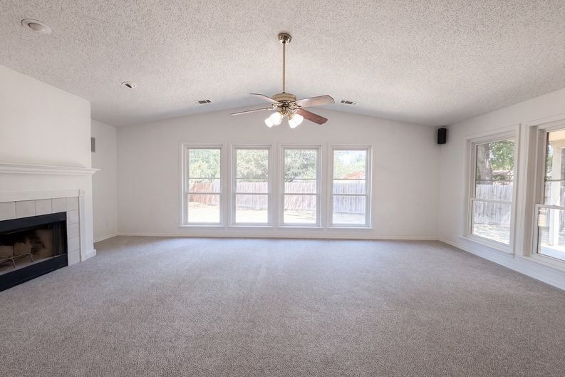 Photo 4 of 18 of 604 Todd Ct, Burleson, TX